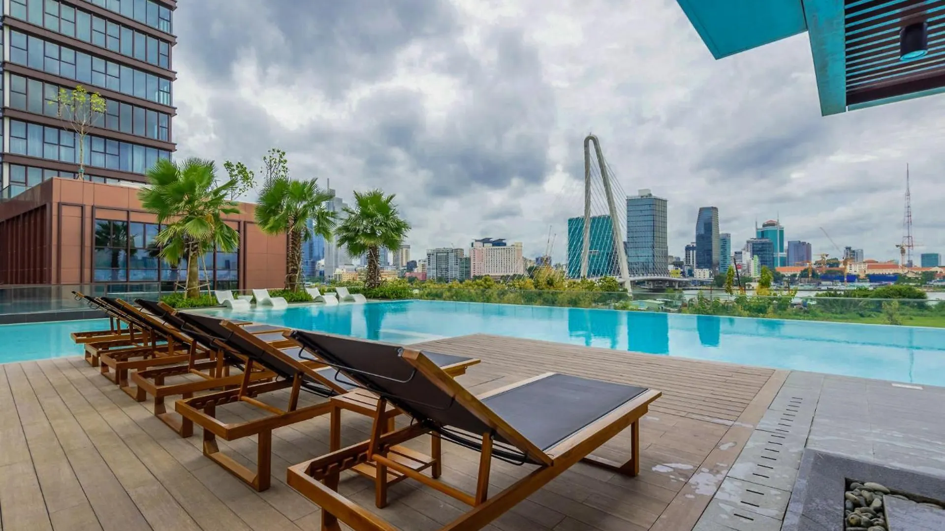 Metropole Luxury Apartment 96 Gym City Center, Infinity Pool Ho Chi Minh City Vietnam