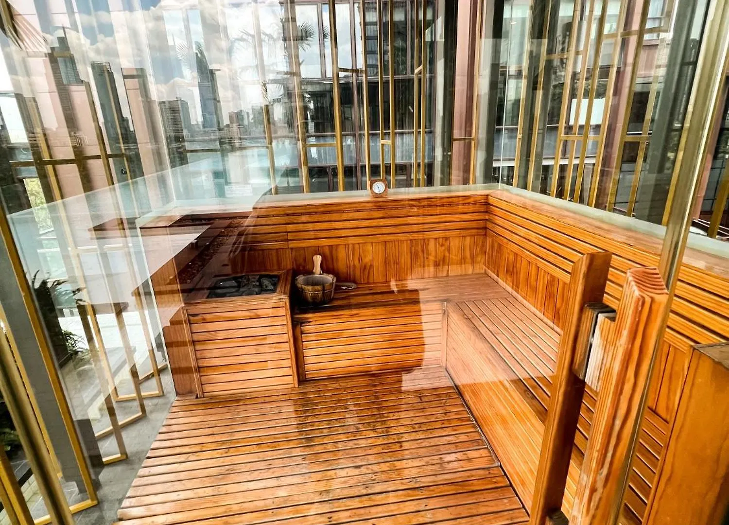 Metropole Luxury Apartment 96 Gym City Center, Infinity Pool Ho Chi Minh City Vietnam